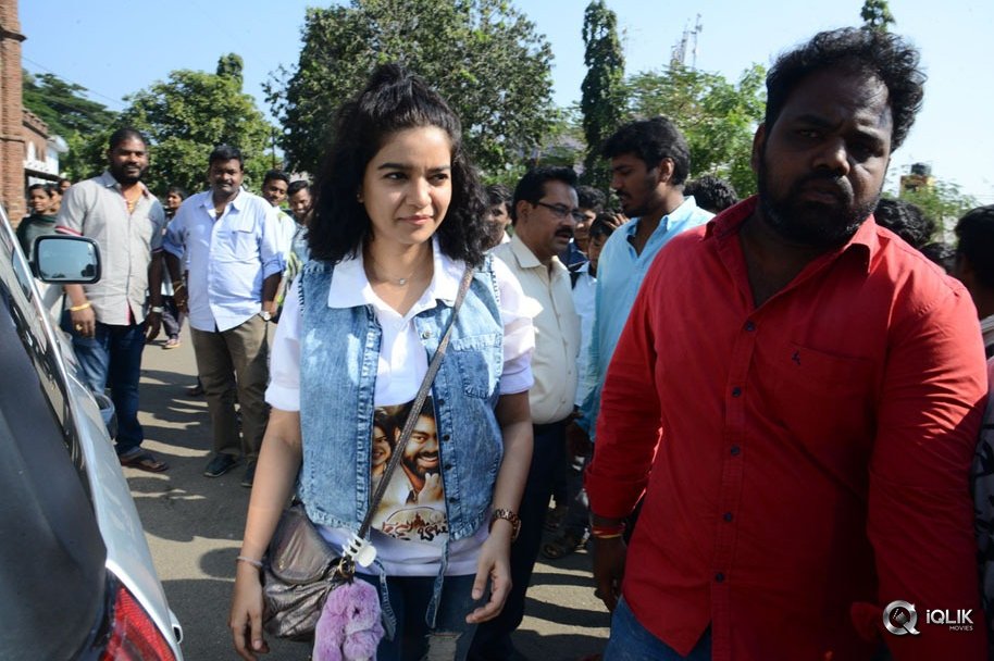 London-Babulu-Movie-Team-at-AVN-college-Vizag